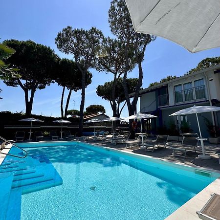 Blue Inn Residence E B&B Lido delle Nazioni Eksteriør billede