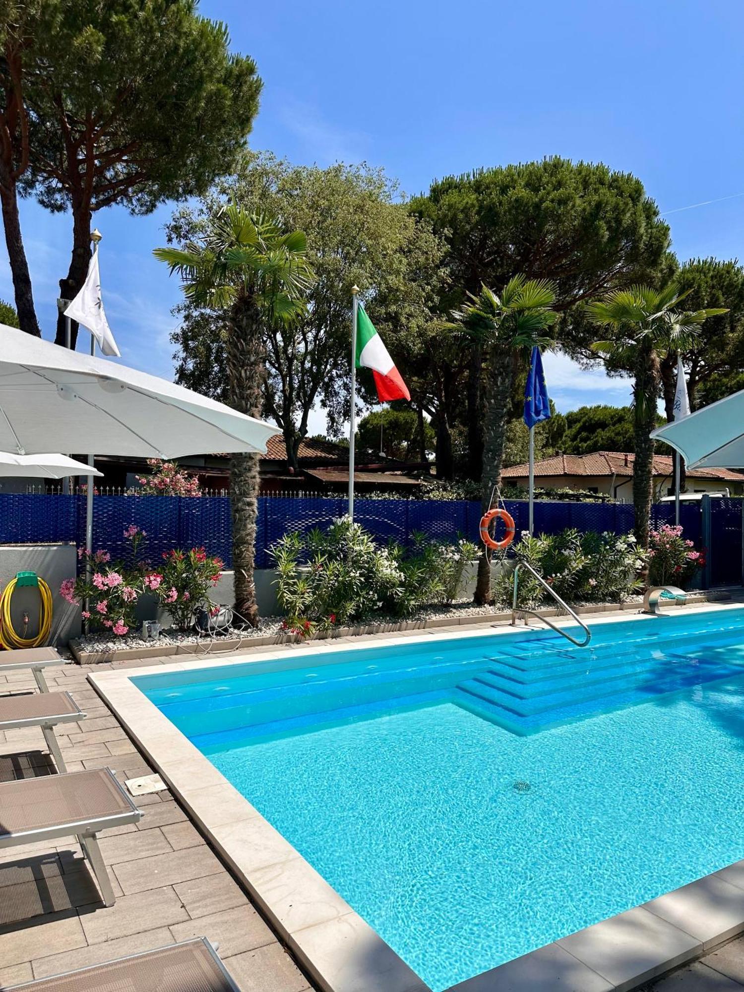 Blue Inn Residence E B&B Lido delle Nazioni Eksteriør billede
