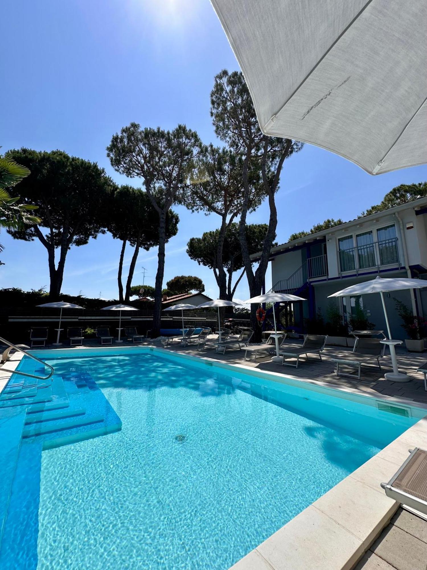 Blue Inn Residence E B&B Lido delle Nazioni Eksteriør billede