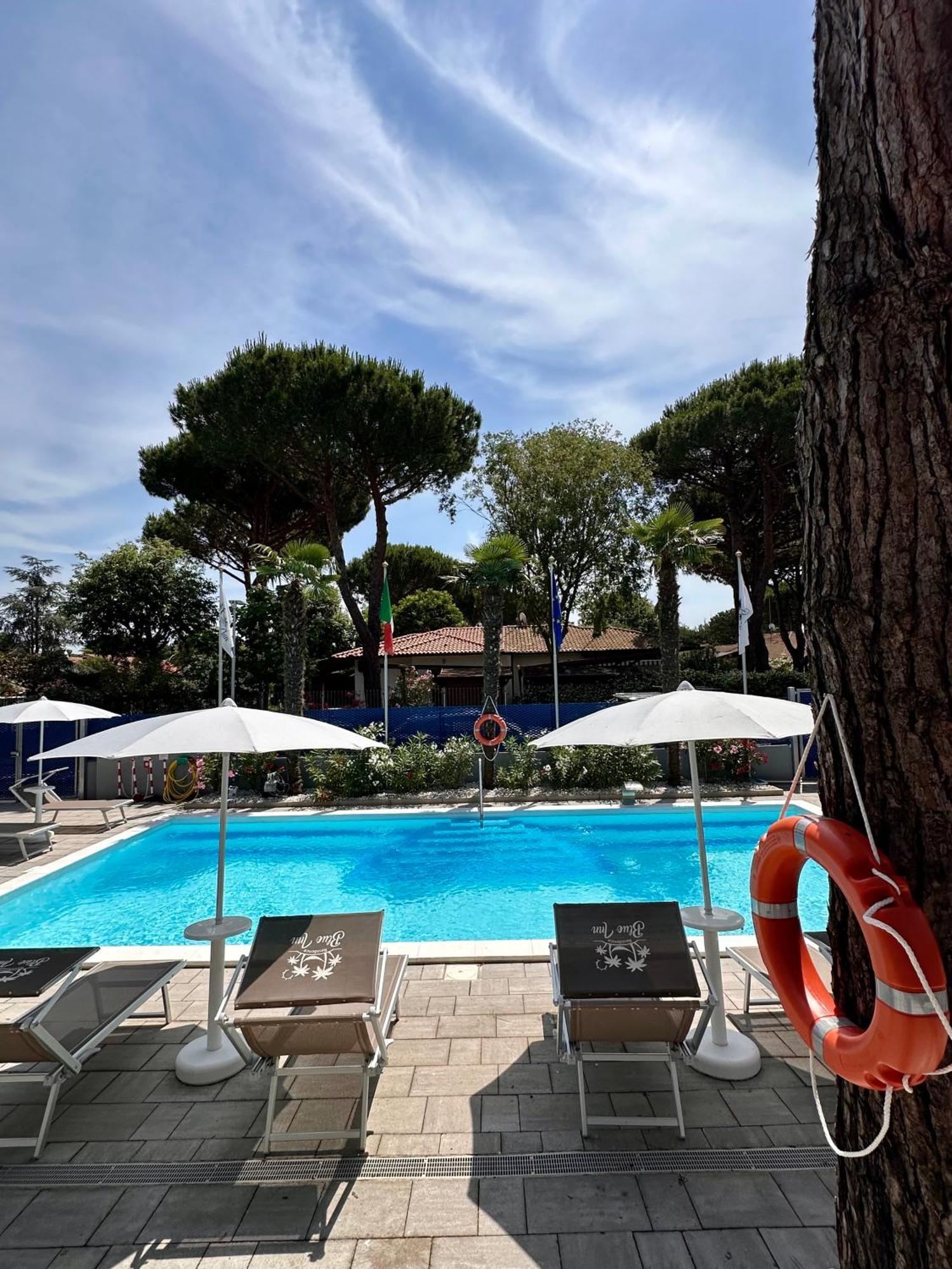 Blue Inn Residence E B&B Lido delle Nazioni Eksteriør billede