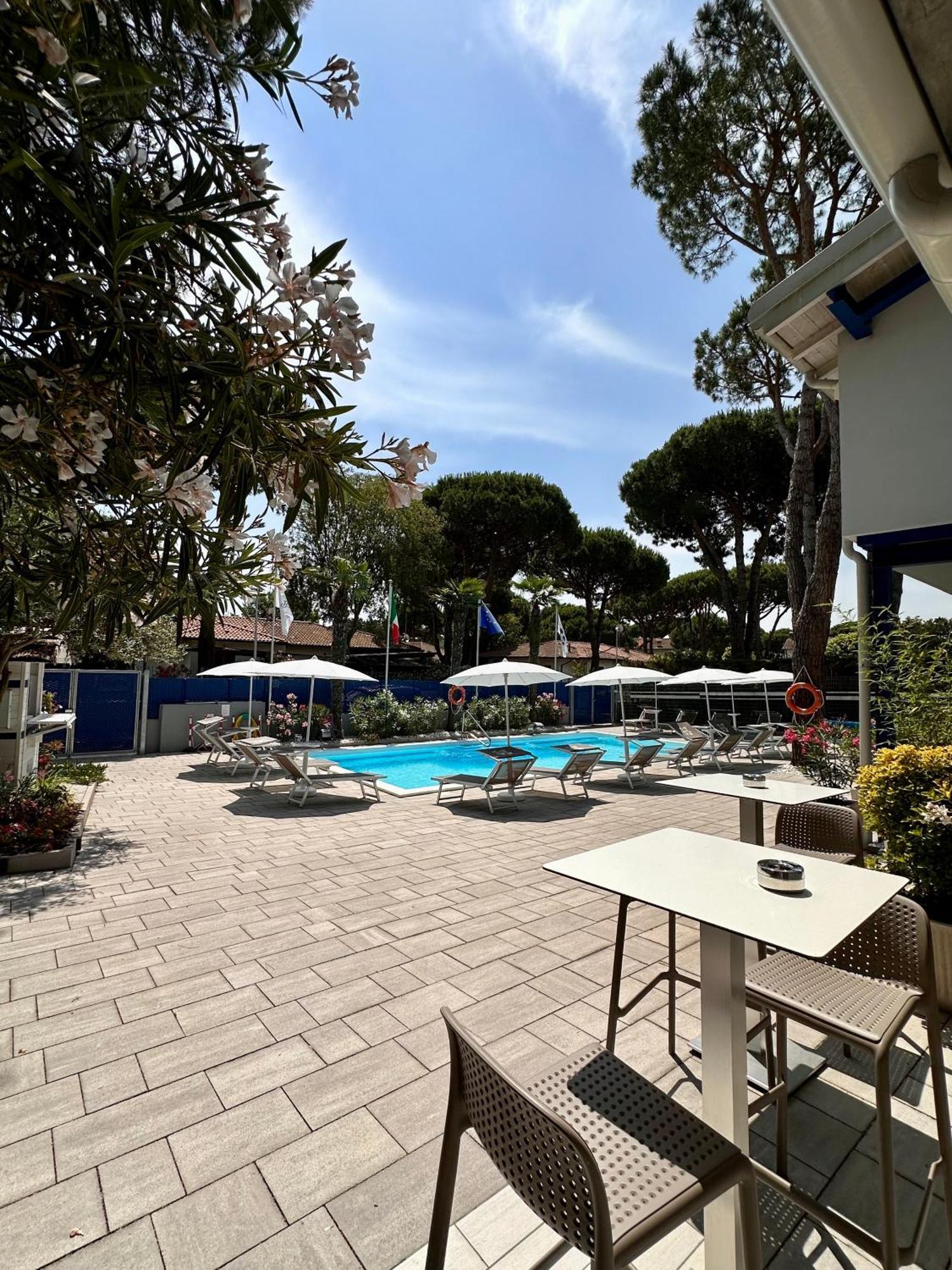 Blue Inn Residence E B&B Lido delle Nazioni Eksteriør billede